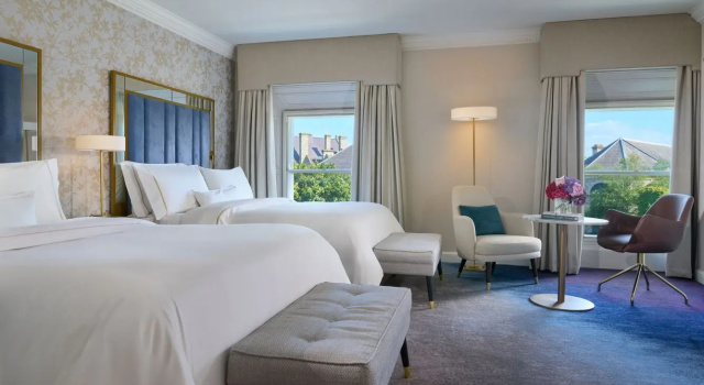 Четырёхместный номер Deluxe The College Green Dublin Hotel, Autograph Collection