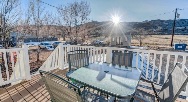 Apartment 2BR Aptmt Parks Private Deck, Mountain Views!