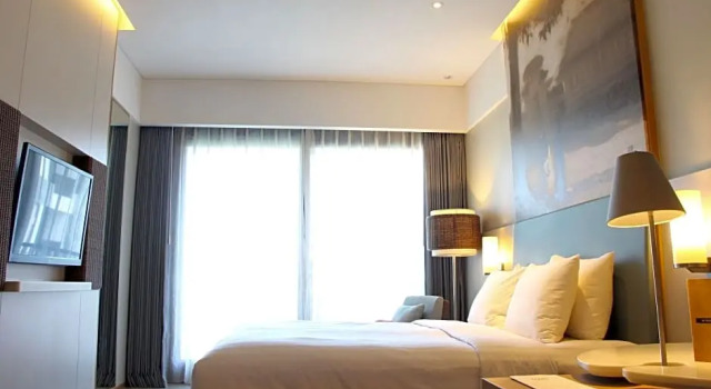Двухместный номер с балконом и с видом на бассейн Courtyard by Marriott Bali Seminyak Resort