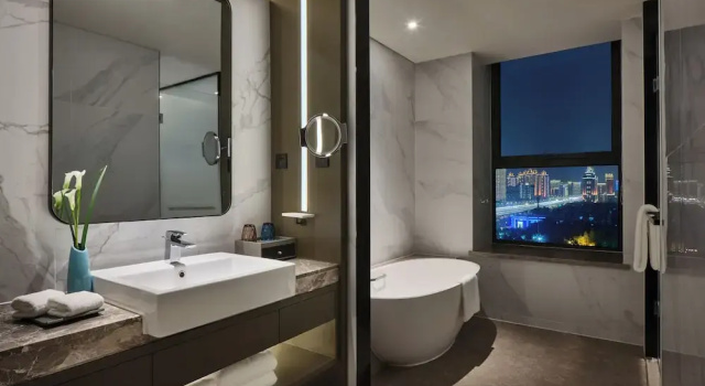 Клубный люкс c 1 комнатой Crowne Plaza Wuhan Development Zone by IHG