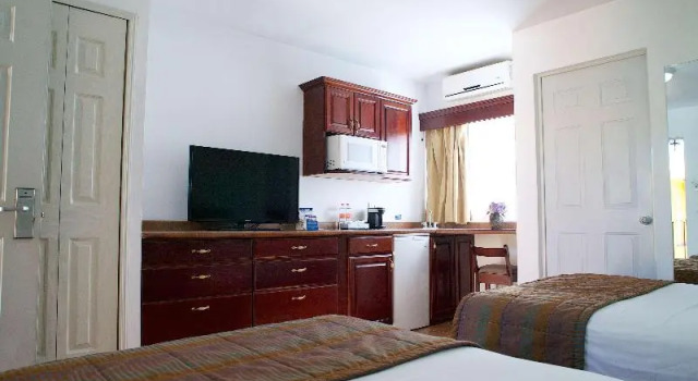 Четырёхместный номер Standard с балконом Best Western Saltillo