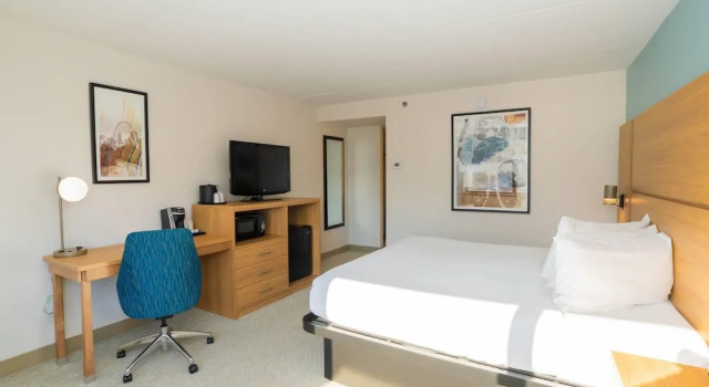 Номер Deluxe Elimwood Hotel, a Ramada by Wyndham