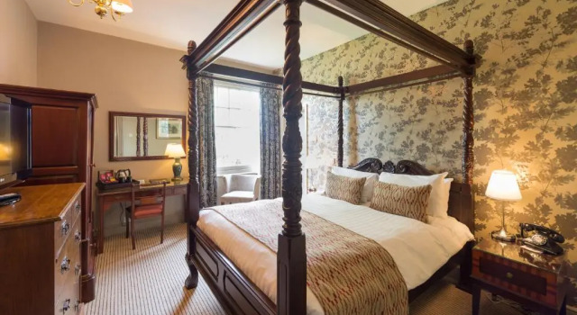Двухместный номер Four Poster The Crown Manor House Hotel