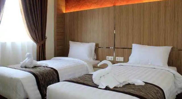 Amadeo Hotel, Book Hotel Hotels in Sumatra with Breakfast, Breakfasts