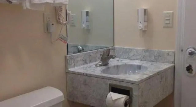Номер Standard Watkins Motel