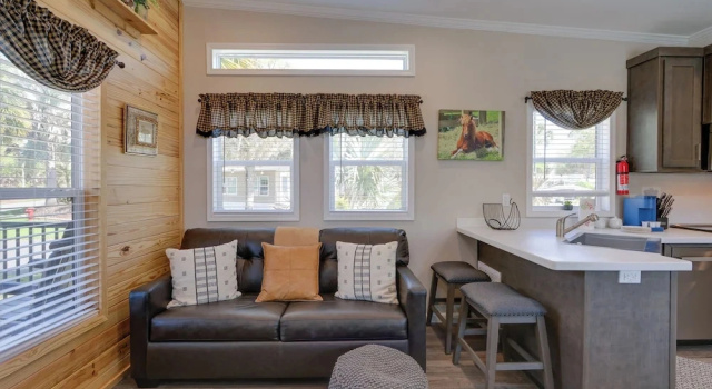 Коттедж 0.5 Mi to Rodeo & Events! River Ranch Tiny Home