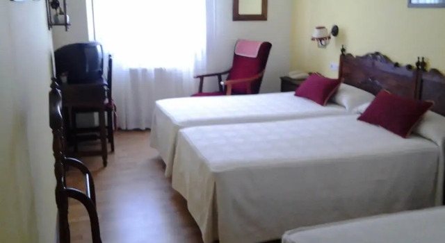 Трёхместный номер Standard Hotel Foronda