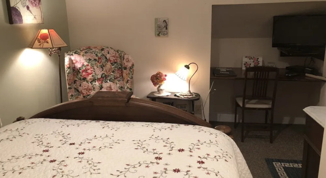 Двухместный номер Deluxe с видом на сад Alpine Haus Bed & Breakfast Inn