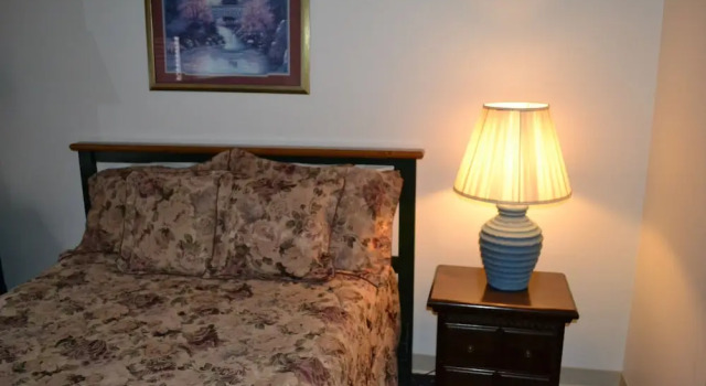 City View 410 3BD Condo with Private Balcony by RedAwning