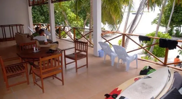 Thulusdhoo Surf Camp, Забронировать Отель Тулусду Атолл Северный Мале