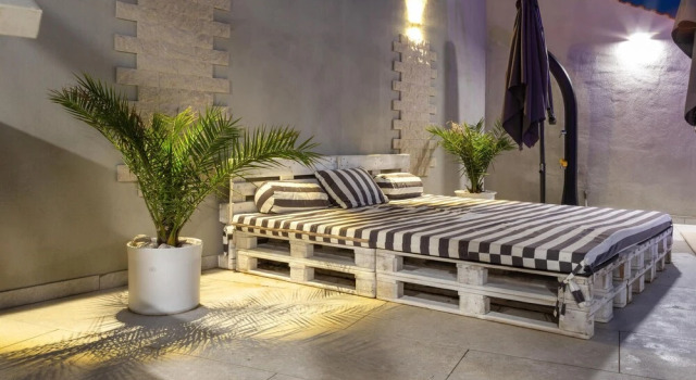 Amazing Home in Cesarica with Outdoor Swimming Pool, Hot Tub & 5 Bedrooms, Prenota Hotel Cesarica 