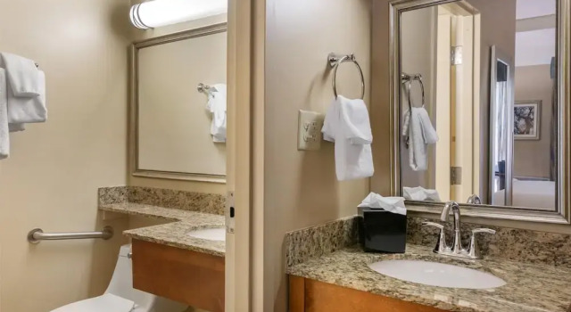 Двухместный номер Standard с красивым видом из окна Best Western Charleston Inn