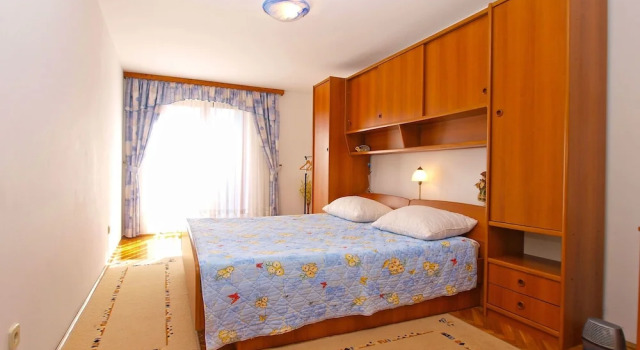 Apartment 979