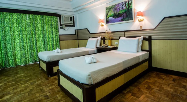 Номер Deluxe с балконом Family Country Hotel & Convention Center