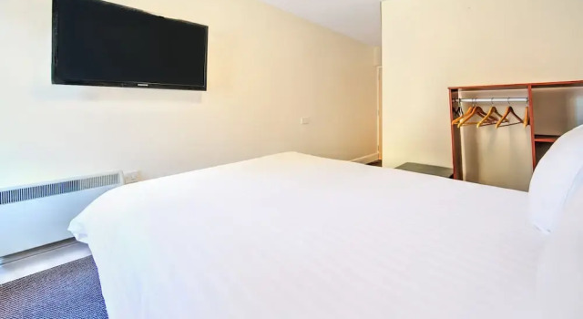 Номер Deluxe GO2 Gloucester Hotel by OYO