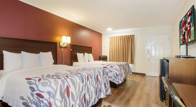 Четырёхместный номер Deluxe Red Roof Inn Santee