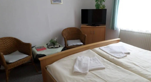 Hotel zur Sonne, Забронировать Отель Котбус Бранденбург, рядом с Государственный театр Котбуса