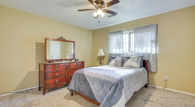 Коттедж Quiet Houston Home w/ Porch - Near Park & Trails!