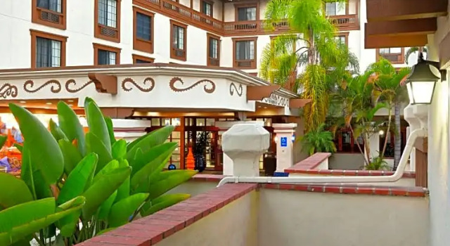 Четырёхместный номер Deluxe Courtyard San Diego Old Town