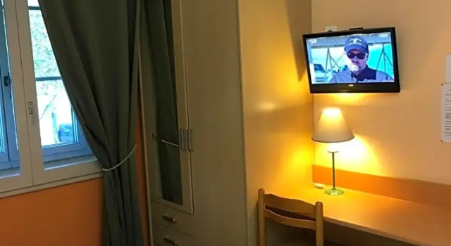 Номер Standard Hôtel Terminus - Pizzeria Pizza gogo - salle de sport - face à la gare