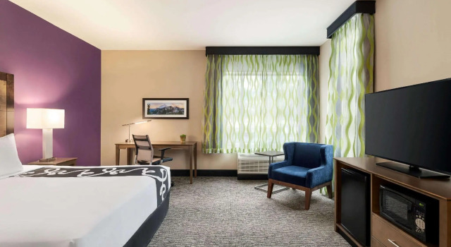 Двухместный номер Standard La Quinta Inn & Suites by Wyndham Burlington