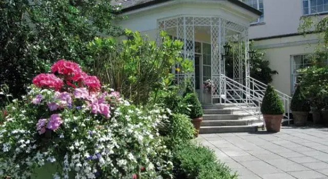 Nuremore Hotel & Country Golf Club, Rezerwuj Hotel Hotele i noclegi w Ballybay, Hotel
