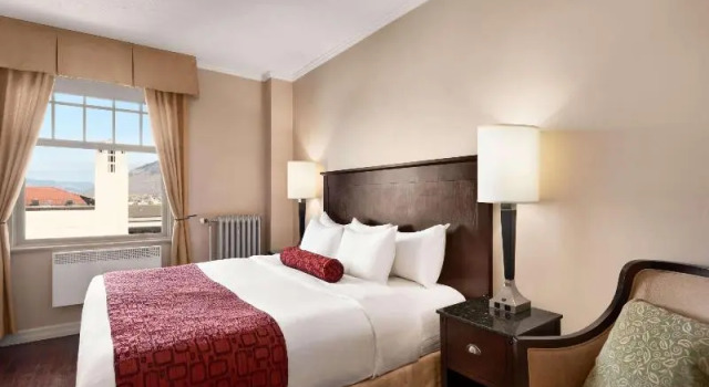 Люкс The Plaza Hotel Downtown, Trademark Collection by Wyndham