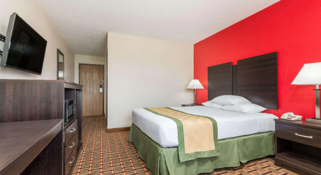 Двухместный номер Standard Days Inn by Wyndham Muncie -Ball State University