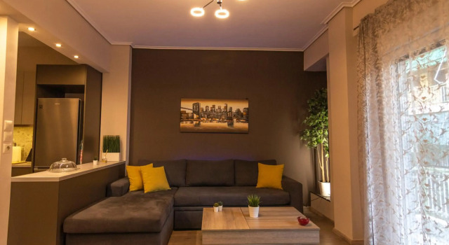 Luxury apartment 10’ from the center!