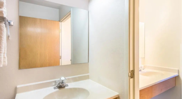 Четырёхместный номер Standard Super 8 by Wyndham West Middlesex/Sharon Area