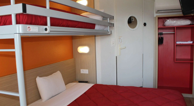 Трёхместный номер Standard Premiere Classe St Quentin en Yvelines Elancourt