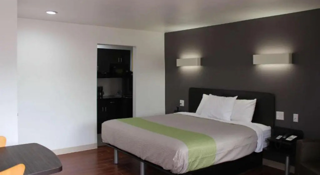Номер Standard Studio 6-Houston, TX - East