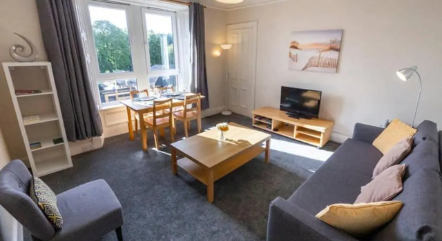☆ Bright, 2 Bedroom West End Apartment ☆, Забронировать Апартаменты/квартира Отели Ангус с парковкой, Парковка