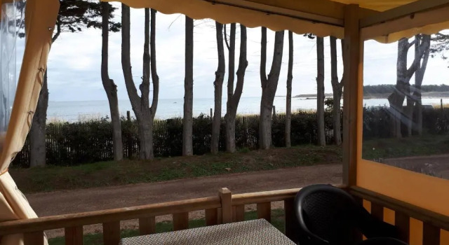 Бунгало с видом на воду Camping du Conguel