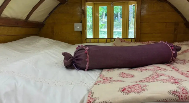 2 Guests - Pet Friendly - Traditional Gypsy Vardo, Rezervasyon Tatil Evi Merseyside villalar, Villa