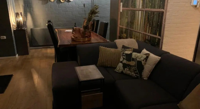 Lodge Nature &joy - Vrijstaand woonhuis in bos, met rust en vermaak, Rezervasyon Otel Rheezerveen 