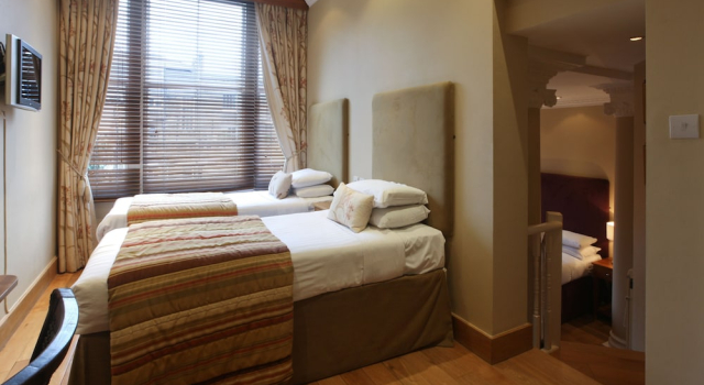 Четырёхместный номер Standard с балконом New Linden Hotel