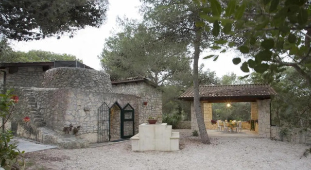 Коттедж с 2 комнатами Trullo in the Wood