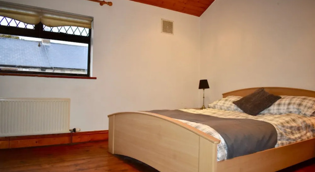 Traditional 2 Bedroom House in Dublin City Centre, Забронировать Дом для отпуска Коттеджи Дублина, рядом с Театр «Тиволи», Коттедж