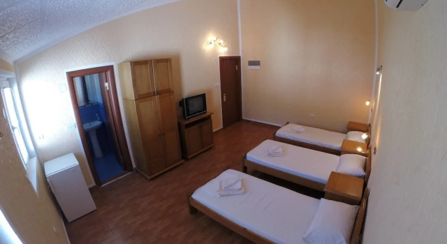 Трёхместный номер Standard с балконом и с видом на сад Martinović Rooms