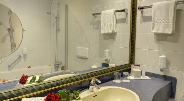 Полулюкс с балконом Skycity Hotel Atrigon