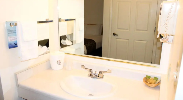 Двухместный номер Standard Inn at Lander, Travelodge by Wyndham