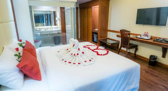 Номер Standard с балконом Ohana Phnom Penh Palace Hotel