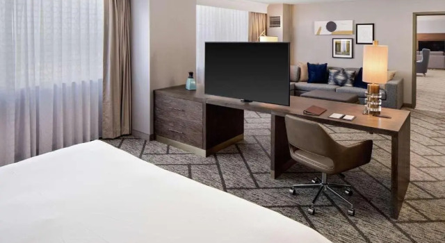 Двухместный люкс Deluxe DoubleTree by Hilton Tulsa Downtown