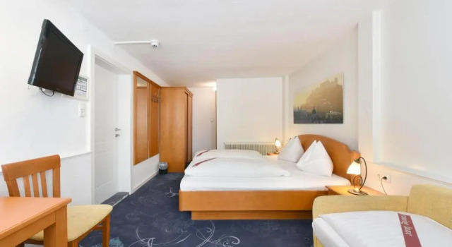 Трёхместный номер Standard с видом на сад Hotel Krone 1512