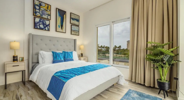 NEW 2BR Condo in of Palm Beach Walk 2 Beach