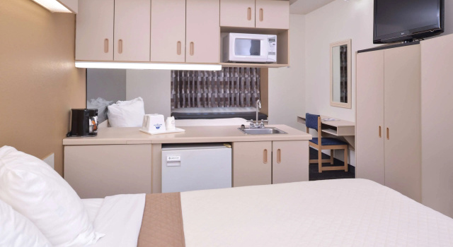 Четырёхместный люкс Americas Best Value Inn & Suites Maryville