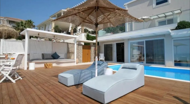 Полулюкс Paralia Luxury Suites