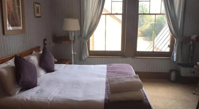 Полулюкс Harefield Manor Hotel