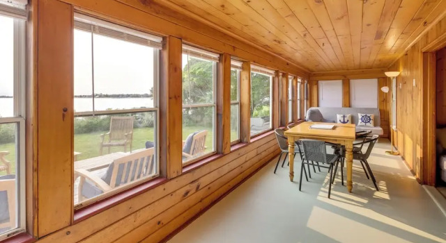 Коттедж Waterfront Cottage w/ Sunroom + Patio & Grill